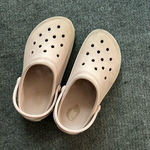 Crocs off court clog